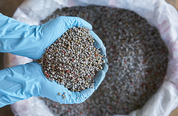 Common challenges in the distillation process include pressure fluctuations, poor control, feed variability, temperature changes, and deteriorating equipment. Common challenges in the distillation process include pressure fluctuations, poor control, feed variability, temperature changes, and deteriorating equipment.