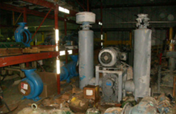 Zone de kitting en désordre 2 Zone de kitting laissée à l'abandon dans une usine