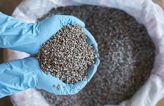 Common challenges in the distillation process include pressure fluctuations, poor control, feed variability, temperature changes, and deteriorating equipment. Common challenges in the distillation process include pressure fluctuations, poor control, feed variability, temperature changes, and deteriorating equipment.