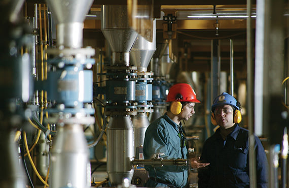 Pour compenser l’augmentation des coûts en carburant, une usine de pâte à papier de la Nouvelle-Angleterre a mis en place un programme exhaustif de gestion de l’énergie. Pour compenser l’augmentation des coûts en carburant, une usine de pâte à papier de la Nouvelle-Angleterre a mis en place un programme exhaustif de gestion de l’énergie.
